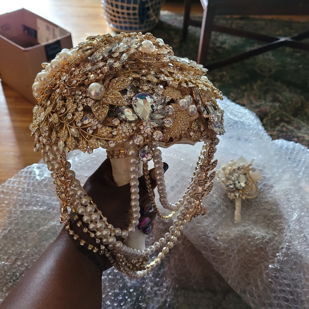 Brooch Bouquet